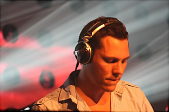 Podle britského Mixmagu je DJ Tiësto absolutní jedničkou roku 2008